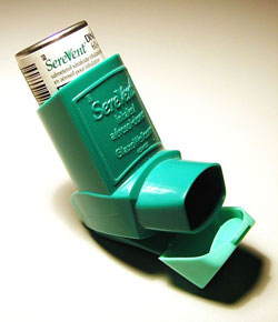 A photograph of an asthma inhaler.